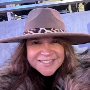 Meet your Posher, Sabrina